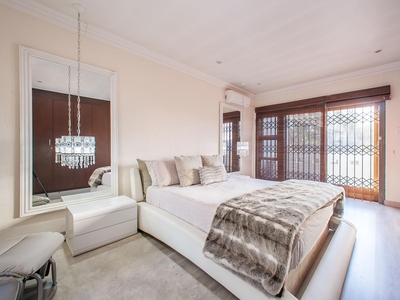 3 bedroom double-storey apartment to rent in Oaklands (Johannesburg)