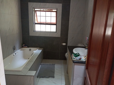 4 bedroom cluster house to rent in Sunninghill