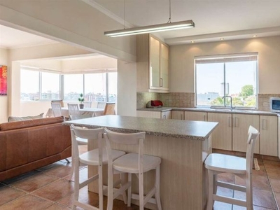 2 Bed Apartment in Sea Point, Sea Point | RentUncle