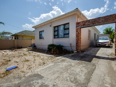 3 Bedroom House For Sale in Avondale