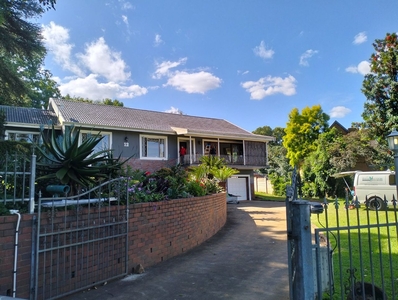 3 Bedroom House For Sale in Montrose