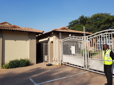 ROOM TO RENT IN BRYANSTON EAST WITH KITCHENETTE AND SHARED BATHROOM