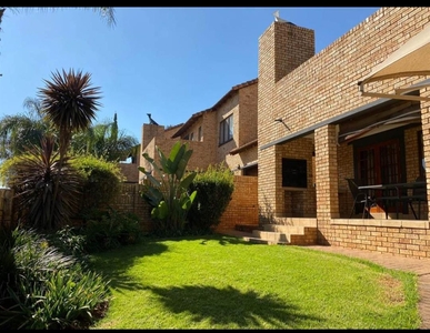 Townhouse Rental Monthly in Ruimsig A H