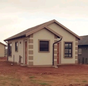 House for sale cell number 0761405174, Chiawelo | RentUncle