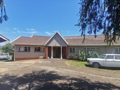 4 Bedroom House For Sale in Hayfields