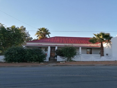 5 Bedroom House for Sale For Sale in Vanrhynsdorp - Private