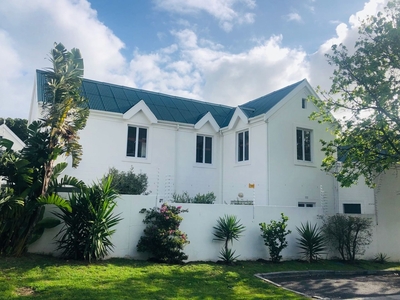 Townhouse Pending Sale in Hout Bay Central