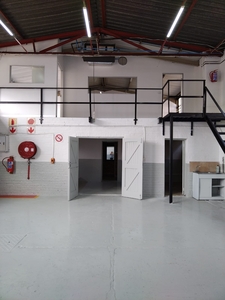 160m² factory / warehouse unit to let in Krugersdorp, Factoria