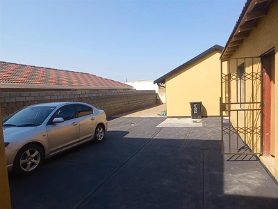 Bachelor apartment to rent at Protea Glen Ext 3