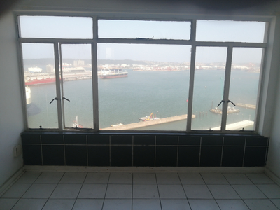 PENTHOUSE FLAT for sale, 2 Bed/r, 2 Baths, -QUITE AREA -VICTORIA EMBANKMENT- SEA/BAY VIEWS-LOW LEVY