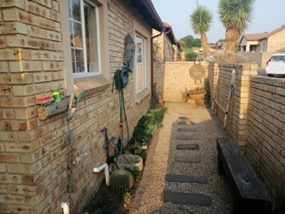 Very Neat 2 Bedroom Townhouse For Sale in Sasolburg