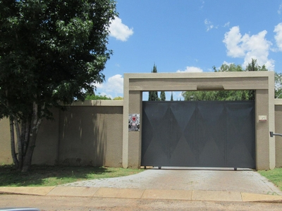 Standard Bank EasySell 4 Bedroom House for Sale in Three Riv