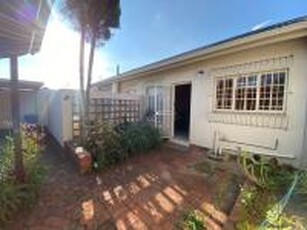 2 Bedroom Simplex to Rent in Garsfontein - Property to rent