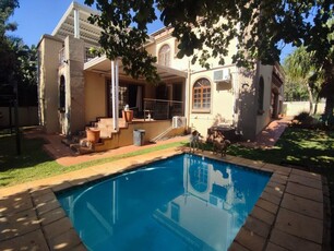 6 Bedroom House For Sale in Protea Park