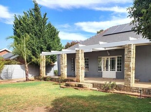 House in Darling For Sale