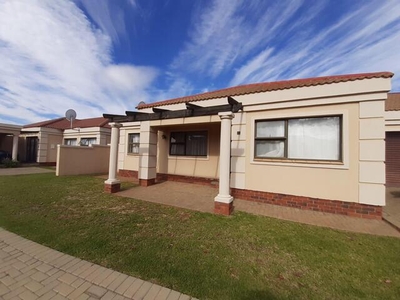 Townhouse For Rent In Lindene, Kimberley