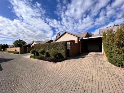 2 Bedroom Sectional Title For Sale in Rooihuiskraal North