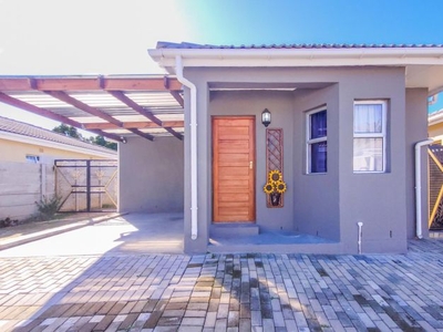 3 Bedroom house rented in Denneburg, Paarl