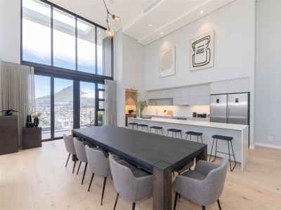 4 Bedroom Apartment For Sale in Cape Town City Centre