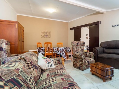 5 Bedroom duet to rent in Constantia Park, Pretoria