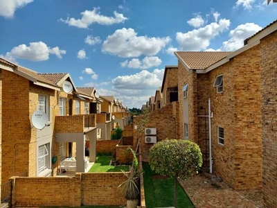 Apartment For Sale In Honeydew, Roodepoort