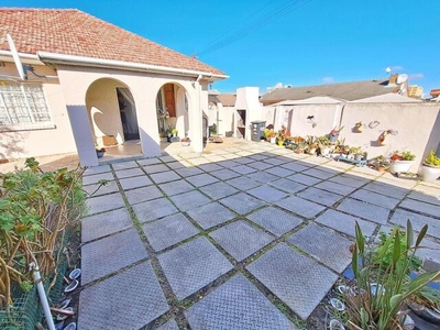 House For Sale In Avondale, Parow