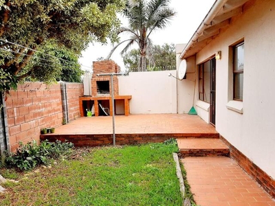 Townhouse For Rent In Humewood, Port Elizabeth