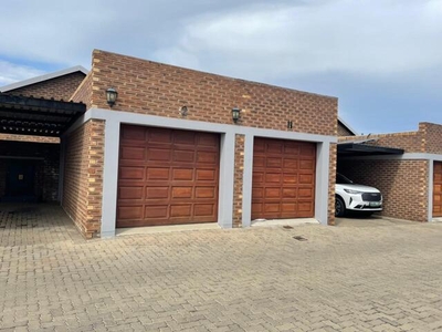 Townhouse For Sale In Groenvlei Sh, Bloemfontein