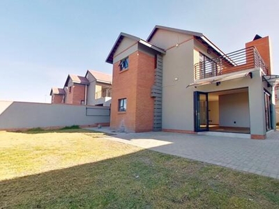 Townhouse For Sale In Somerton Estate, Bloemfontein