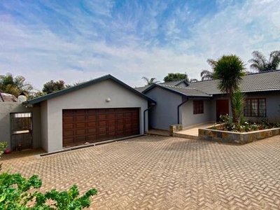 House For Sale In Bergbron, Roodepoort