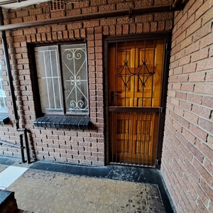 2 Bedroom Apartment To Let in Rosettenville