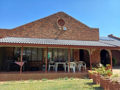 2 Bedroom House for sale in Modimolle
