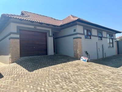 2 Bedroom Townhouse For Sale in Meyersdal