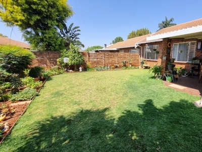 2 Bedroom townhouse - sectional for sale in Doornpoort, Pretoria