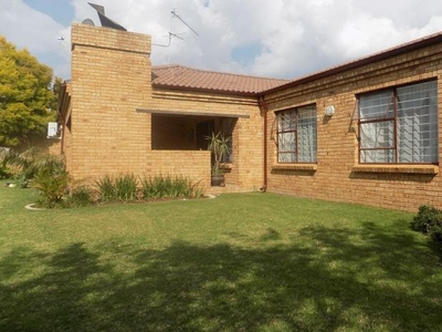 3 Bedroom cluster to rent in North Riding, Randburg