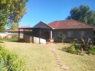 3 Bedroom House for sale in Stilfontein Ext 3