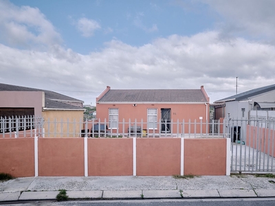 3 Bedroom House To Let in Strandfontein Village