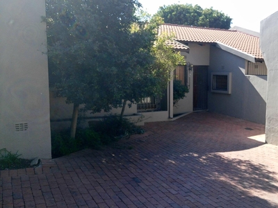 3 Bedroom Townhouse to rent in Bryanston East