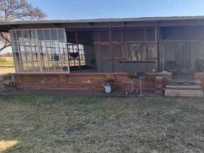 4 bedroom, Hartbeesfontein North West N/A