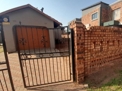 4 Bedroom house to rent in Diepkloof, Soweto