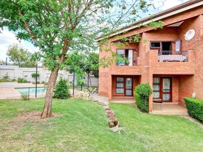 Apartment For Sale In Honeydew Manor, Roodepoort