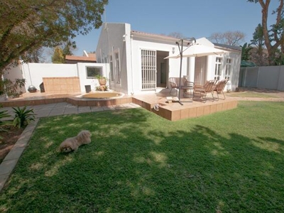 House For Rent In Douglasdale, Sandton