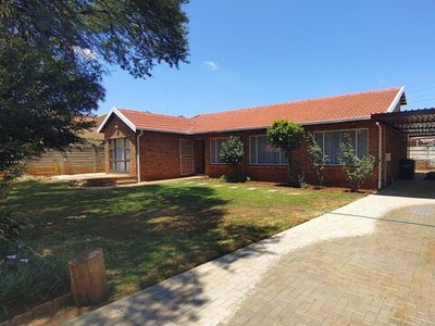 House For Rent In Rooihuiskraal, Centurion