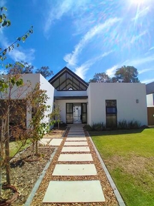 House For Rent In Somerset West Central, Somerset West