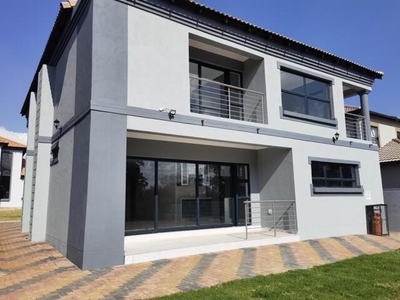 House For Sale In Amandasig, Akasia