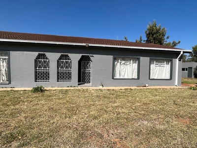 House For Sale in Bainsvlei