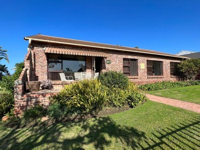 House For Sale In C Place, Jeffreys Bay