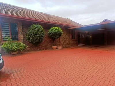 House For Sale In Clubview, Centurion