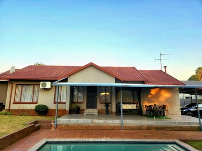 House For Sale In Crystal Park, Benoni