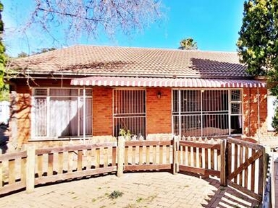 House For Sale In Fauna, Bloemfontein